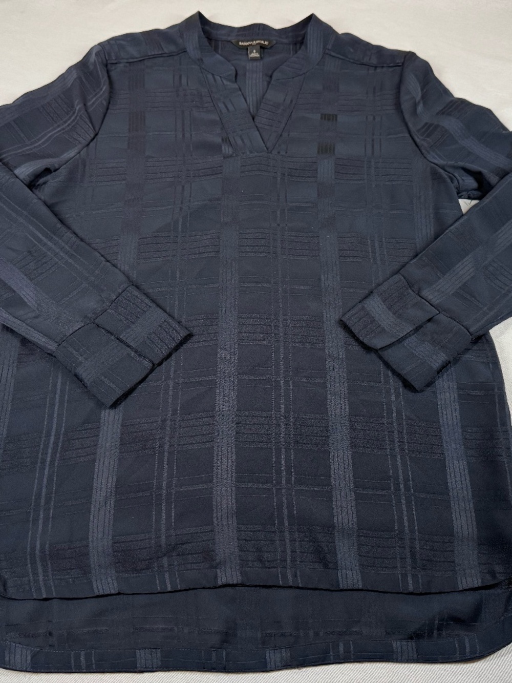 Banana Republic Women's Longsleeve Patterned V-Neck Shirt Size Small - Dark Blue